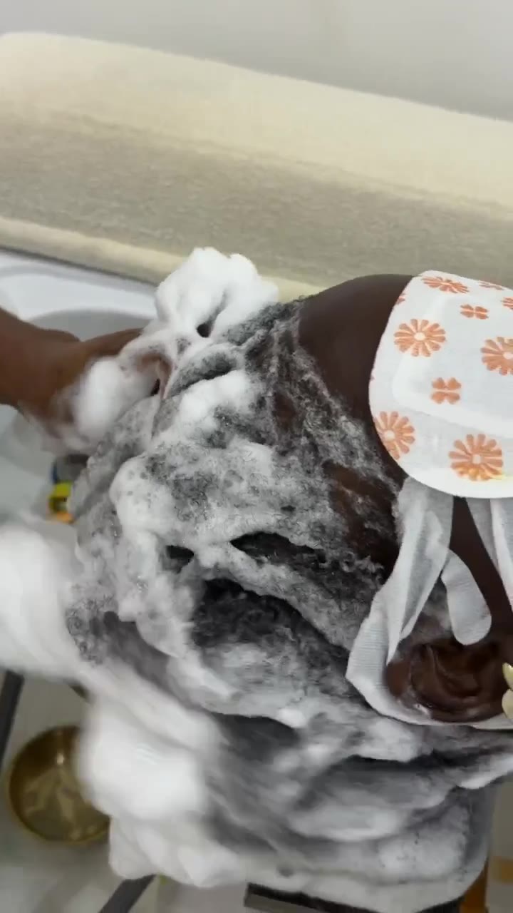 Shampoing profond réalisé au Hair Spa